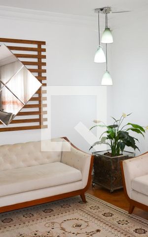 Casa à venda com 300m², 3 quartos e 4 vagas Casa à venda com 300m², 3 quartos e 4 vagasSala