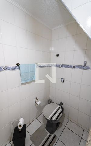 Casa à venda com 200m², 4 quartos e 1 vaga Casa à venda com 200m², 4 quartos e 1 vagaBanheiro 2