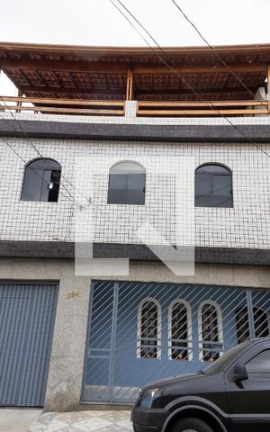 Casa à venda com 200m², 4 quartos e 1 vaga Casa à venda com 200m², 4 quartos e 1 vagaFachada