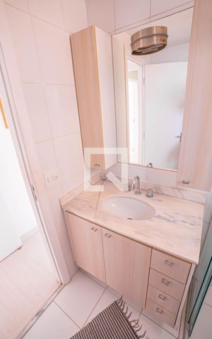 Apartamento à venda com 64m², 3 quartos e 1 vaga Apartamento à venda com 64m², 3 quartos e 1 vagaBanheiro 1