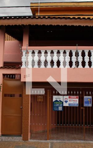Casa à venda com 170m², 4 quartos e 1 vagaFachada