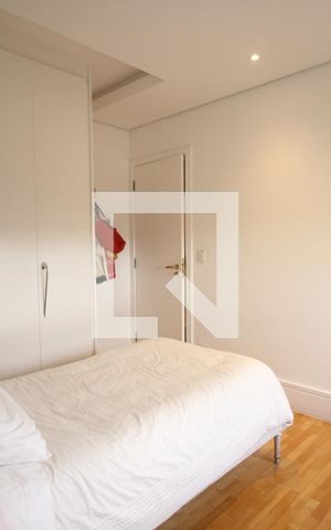 Apartamento à venda com 220m², 4 quartos e 4 vagasQuarto 5
