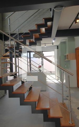 Casa para alugar com 168m², 3 quartos e 2 vagasEscada