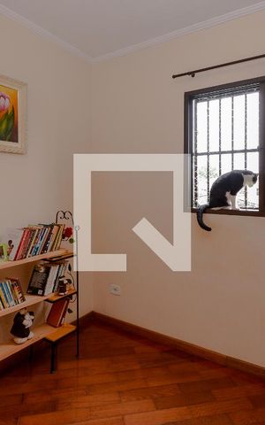 Casa à venda com 250m², 3 quartos e 4 vagas Casa à venda com 250m², 3 quartos e 4 vagasQuarto 2