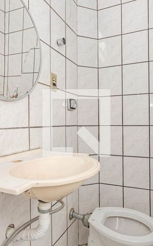 Casa à venda com 255m², 5 quartos e 2 vagas Casa à venda com 255m², 5 quartos e 2 vagasBanheiro 2