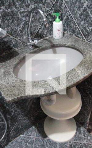 Casa para alugar com 150m², 4 quartos e 2 vagasCasa 1 - Banheiro Social