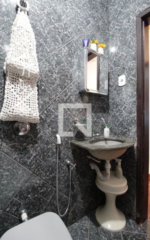 Casa para alugar com 150m², 4 quartos e 2 vagasCasa 1 - Banheiro Social