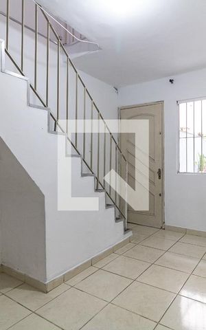 Casa à venda com 70m², 2 quartos e 2 vagas Casa à venda com 70m², 2 quartos e 2 vagasSala
