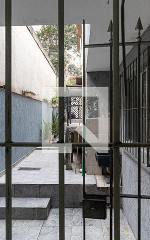 Casa à venda com 70m², 2 quartos e 2 vagas Casa à venda com 70m², 2 quartos e 2 vagasVista da Sala