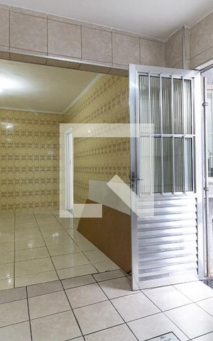 Casa à venda com 70m², 2 quartos e 2 vagas Casa à venda com 70m², 2 quartos e 2 vagasCozinha