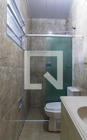 Casa à venda com 70m², 2 quartos e 2 vagas Casa à venda com 70m², 2 quartos e 2 vagasBanheiro da Suíte