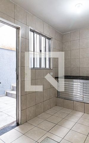 Casa à venda com 70m², 2 quartos e 2 vagas Casa à venda com 70m², 2 quartos e 2 vagasCozinha