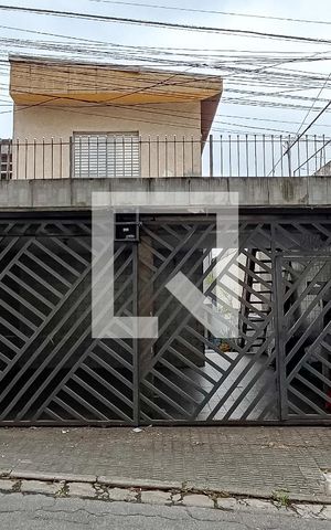 Casa à venda com 70m², 2 quartos e 2 vagas Casa à venda com 70m², 2 quartos e 2 vagasFachada