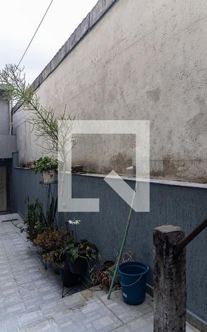 Casa à venda com 70m², 2 quartos e 2 vagas Casa à venda com 70m², 2 quartos e 2 vagasCorredor