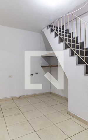 Casa à venda com 70m², 2 quartos e 2 vagas Casa à venda com 70m², 2 quartos e 2 vagasSala