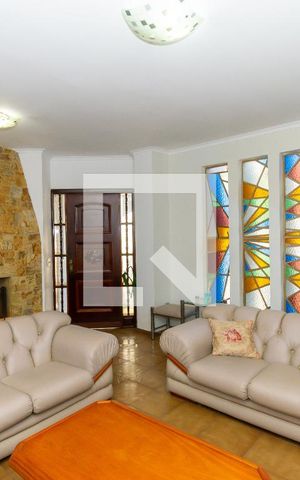 Casa à venda com 359m², 3 quartos e 4 vagas Casa à venda com 359m², 3 quartos e 4 vagasSala
