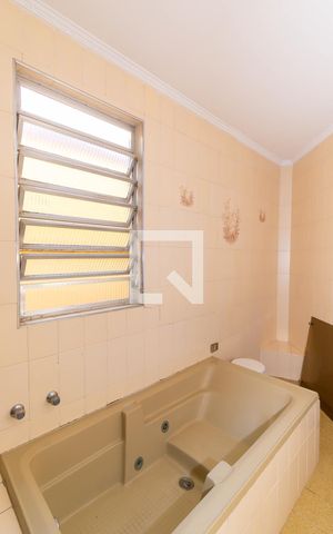 Casa à venda com 359m², 3 quartos e 4 vagas Casa à venda com 359m², 3 quartos e 4 vagasBanheiro da Suíte