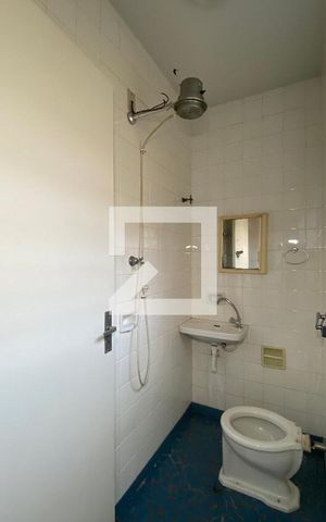Casa à venda com 230m², 6 quartos e 4 vagas Casa à venda com 230m², 6 quartos e 4 vagasBanheiro de serviço