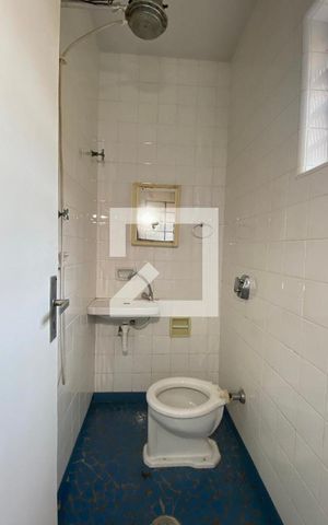 Casa à venda com 230m², 6 quartos e 4 vagas Casa à venda com 230m², 6 quartos e 4 vagasBanheiro de serviço