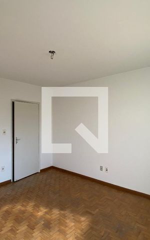 Casa à venda com 230m², 6 quartos e 4 vagas Casa à venda com 230m², 6 quartos e 4 vagasSala