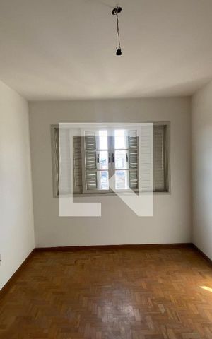 Casa à venda com 230m², 6 quartos e 4 vagas Casa à venda com 230m², 6 quartos e 4 vagasQuarto 1