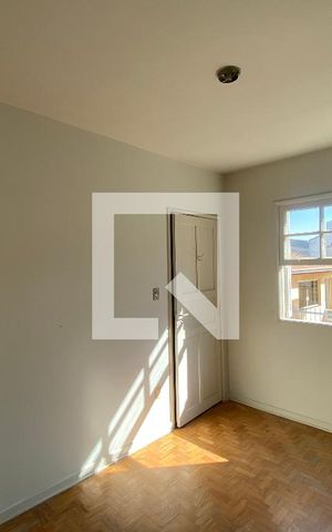 Casa à venda com 230m², 6 quartos e 4 vagas Casa à venda com 230m², 6 quartos e 4 vagasQuarto 4