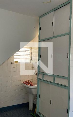 Casa à venda com 230m², 6 quartos e 4 vagas Casa à venda com 230m², 6 quartos e 4 vagasLavanderia