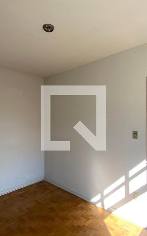 Casa à venda com 230m², 6 quartos e 4 vagas Casa à venda com 230m², 6 quartos e 4 vagasQuarto 4