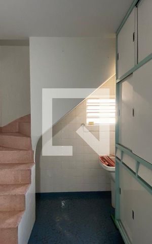 Casa à venda com 230m², 6 quartos e 4 vagas Casa à venda com 230m², 6 quartos e 4 vagasLavanderia
