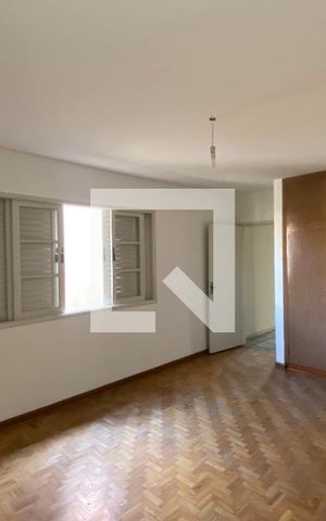 Casa à venda com 230m², 6 quartos e 4 vagas Casa à venda com 230m², 6 quartos e 4 vagasQuarto 3