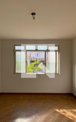 Casa à venda com 230m², 6 quartos e 4 vagas Casa à venda com 230m², 6 quartos e 4 vagasSala