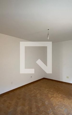 Casa à venda com 230m², 6 quartos e 4 vagas Casa à venda com 230m², 6 quartos e 4 vagasQuarto 3
