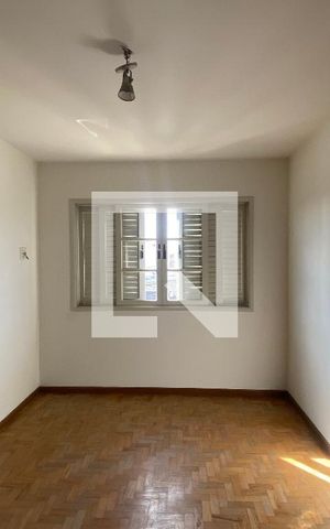 Casa à venda com 230m², 6 quartos e 4 vagas Casa à venda com 230m², 6 quartos e 4 vagasQuarto 2