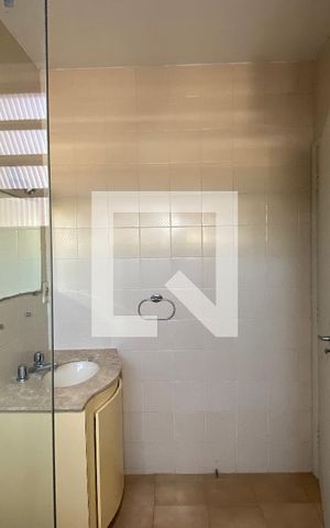 Casa à venda com 230m², 6 quartos e 4 vagas Casa à venda com 230m², 6 quartos e 4 vagasBanheiro