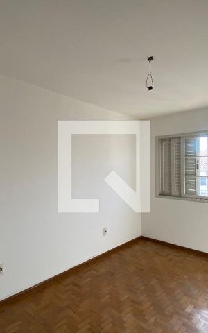 Casa à venda com 230m², 6 quartos e 4 vagas Casa à venda com 230m², 6 quartos e 4 vagasQuarto 1
