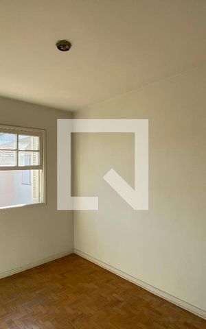 Casa à venda com 230m², 6 quartos e 4 vagas Casa à venda com 230m², 6 quartos e 4 vagasQuarto 4