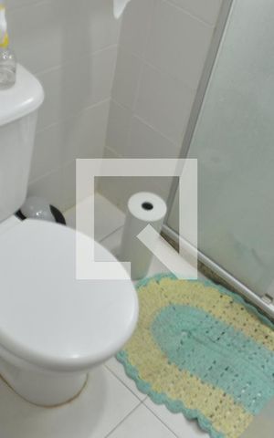 Apartamento à venda com 70m², 2 quartos e 2 vagas Apartamento à venda com 70m², 2 quartos e 2 vagasBanheiro
