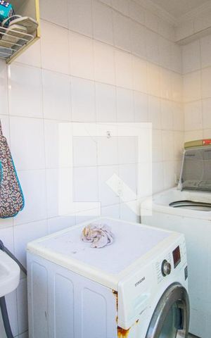 Casa à venda com 300m², 3 quartos e 2 vagas Casa à venda com 300m², 3 quartos e 2 vagasÁrea de Serviço