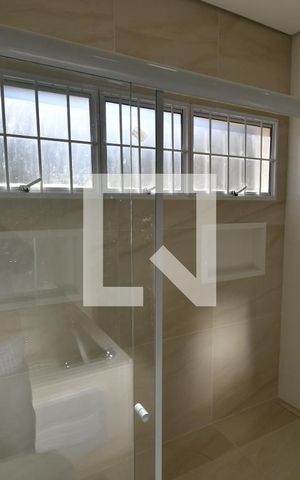Casa à venda com 350m², 4 quartos e 6 vagasBanheiro Suíte 2