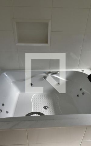 Casa à venda com 350m², 4 quartos e 6 vagasBanheiro Suíte 2