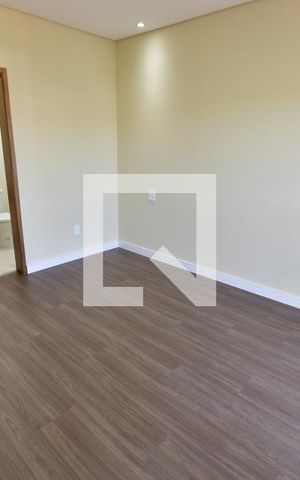 Casa à venda com 350m², 4 quartos e 6 vagasQuarto 3 - Suíte