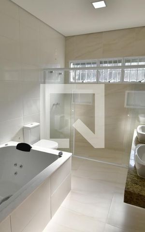 Casa à venda com 350m², 4 quartos e 6 vagasBanheiro Suíte 2