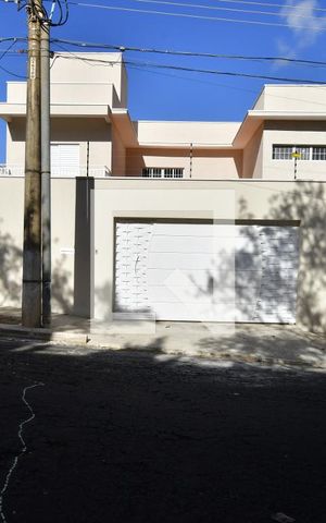 Casa à venda com 350m², 4 quartos e 6 vagasFachada