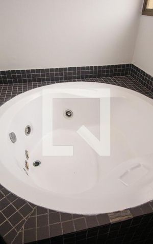 Apartamento à venda com 340m², 5 quartos e 4 vagasBanheiro da Suíte 1