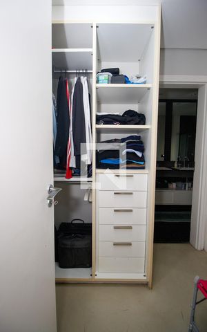 Apartamento à venda com 340m², 5 quartos e 4 vagasCloset da suíte 1