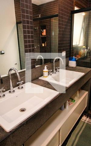 Apartamento à venda com 340m², 5 quartos e 4 vagasBanheiro da Suíte 1