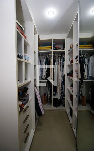 Apartamento à venda com 340m², 5 quartos e 4 vagasCloset da suíte 1