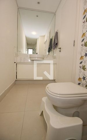 Apartamento à venda com 340m², 5 quartos e 4 vagas Apartamento à venda com 340m², 5 quartos e 4 vagasBanheiro da Suíte 2