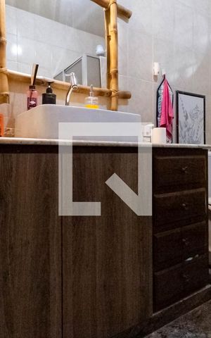 Casa à venda com 297m², 4 quartos e 3 vagas Casa à venda com 297m², 4 quartos e 3 vagasBanheiro social