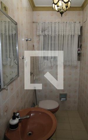 Casa para alugar com 190m², 4 quartos e 3 vagasBanheiro 1